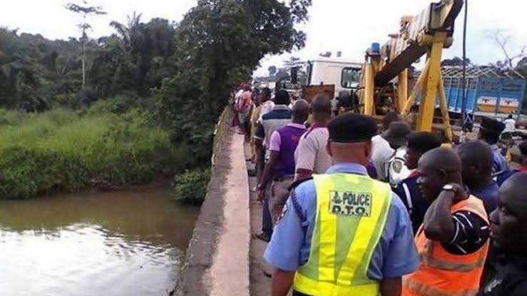 Divers rescue 5 as bus plunges into river in Ebonyi
