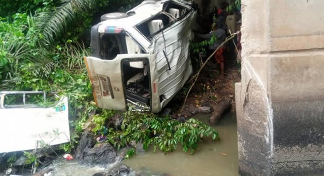 18 seater bus plunges into river in Ondo