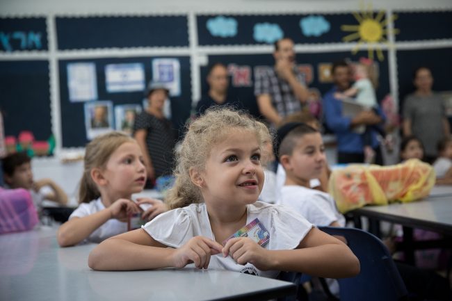 More Israeli children return to school as virus lockdown eased