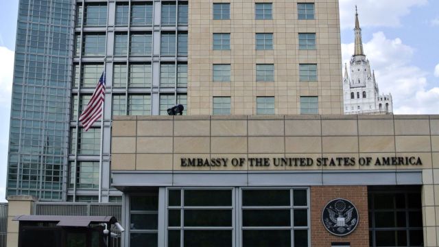 U.S. embassy in Moscow drastically restricts consular work