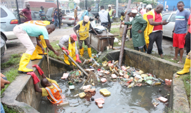 Flood: Gov. Yahaya warns residents against dumping refuse in drainages