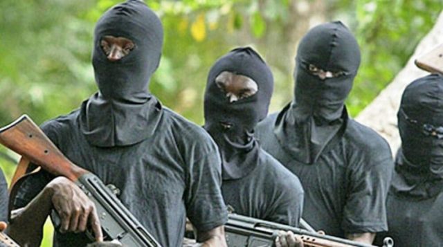 Robbers invade Alafia Estate in Ibadan, cart away money, laptops, others